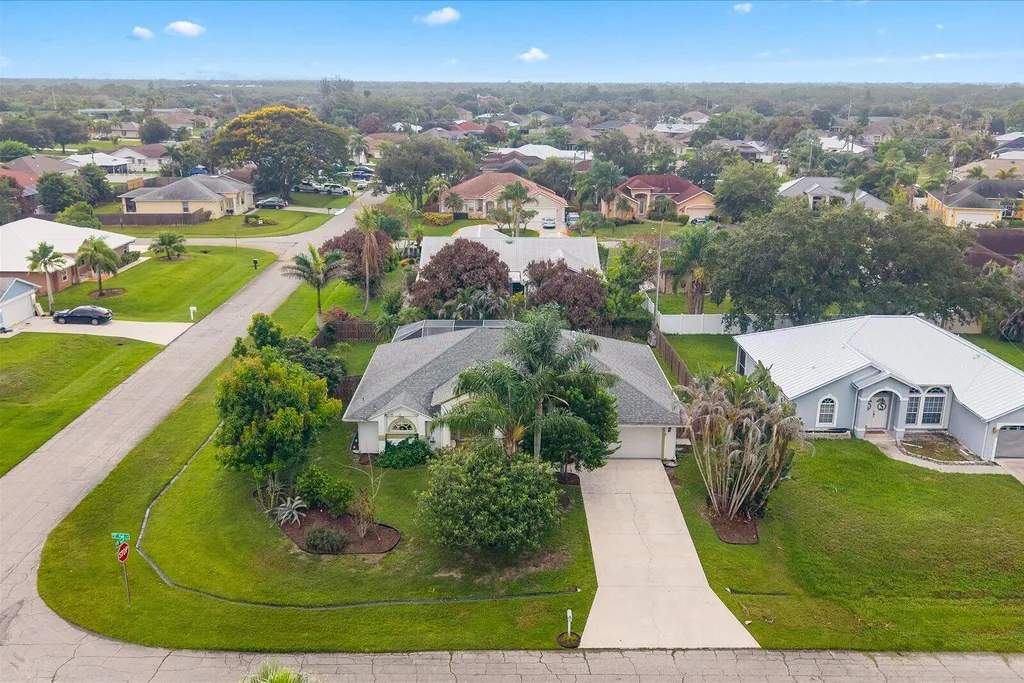 2711 SE Fall Street Port St Lucie FL 34984