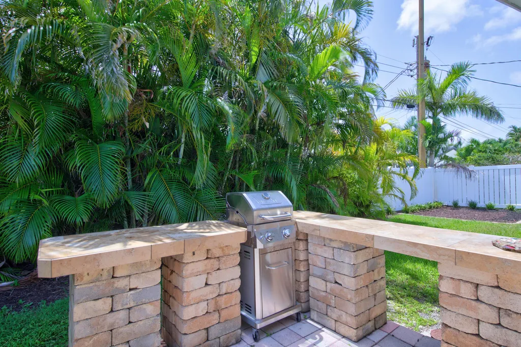 4431 NE 28th Avenue Lighthouse Point FL 33064
