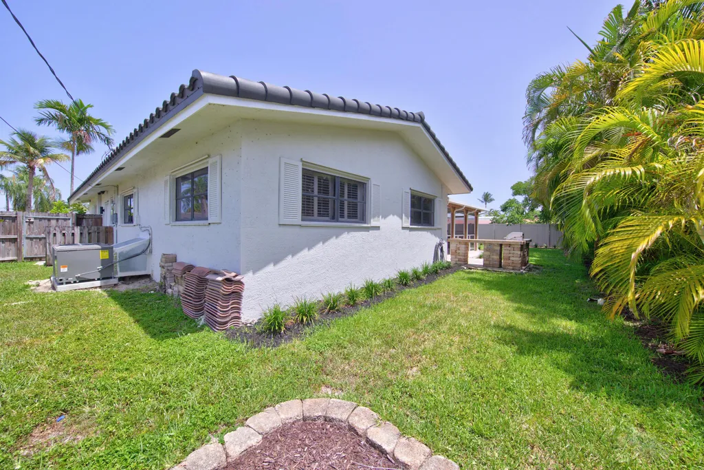 4431 NE 28th Avenue Lighthouse Point FL 33064
