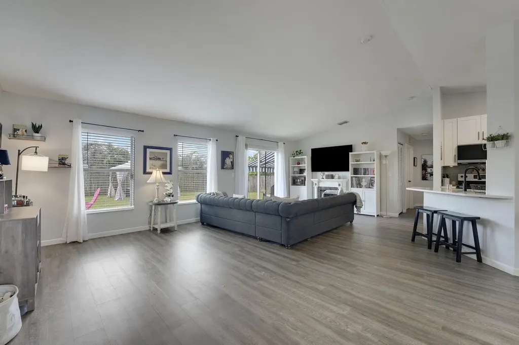572 SW Bacon Terrace Port St Lucie FL 34953