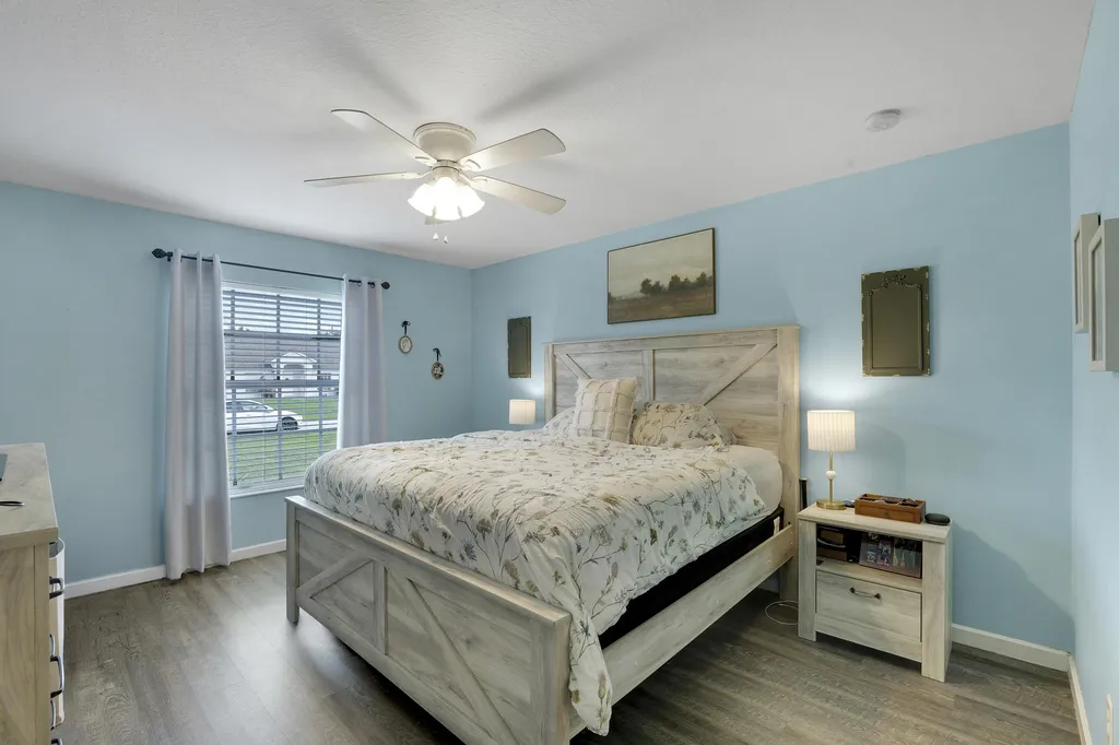 572 SW Bacon Terrace Port St Lucie FL 34953