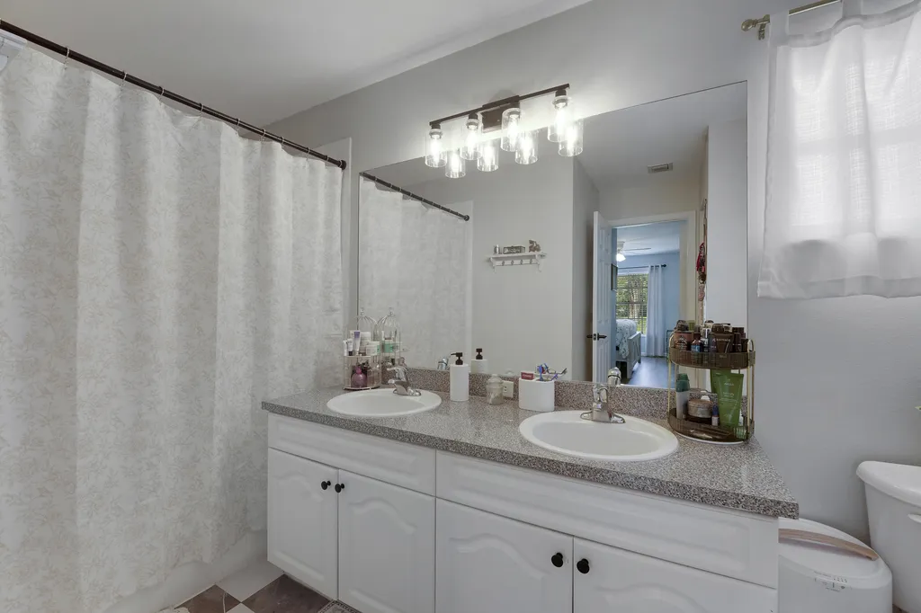 572 SW Bacon Terrace Port St Lucie FL 34953