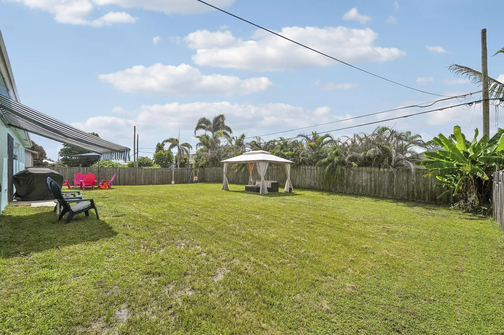 572 SW Bacon Terrace Port St Lucie FL 34953