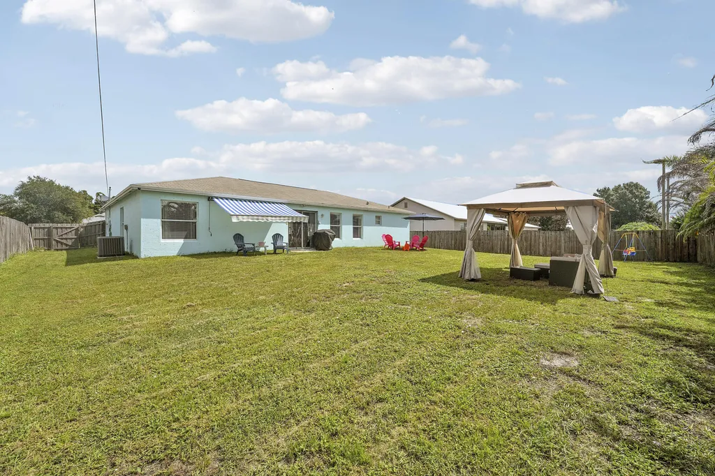 572 SW Bacon Terrace Port St Lucie FL 34953