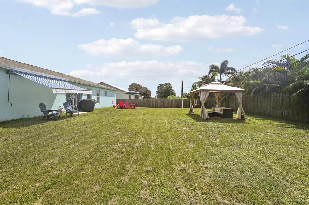 572 SW Bacon Terrace Port St Lucie FL 34953