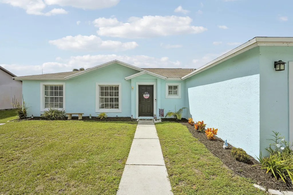 572 SW Bacon Terrace Port St Lucie FL 34953