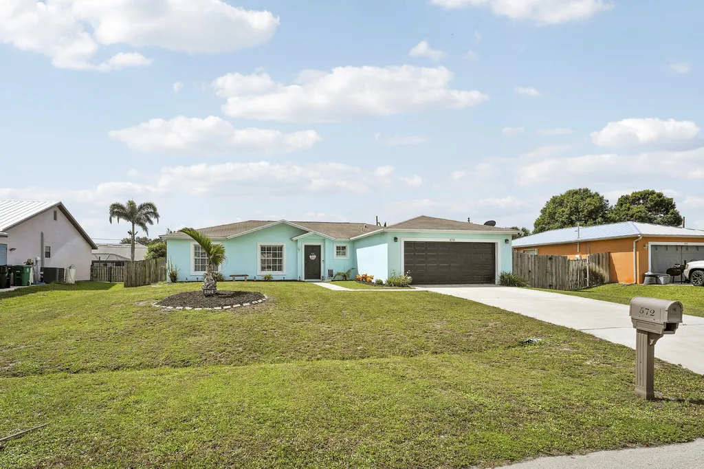 572 SW Bacon Terrace Port St Lucie FL 34953