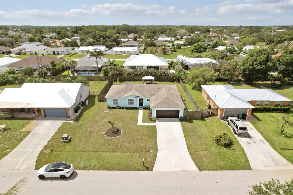 572 SW Bacon Terrace Port St Lucie FL 34953