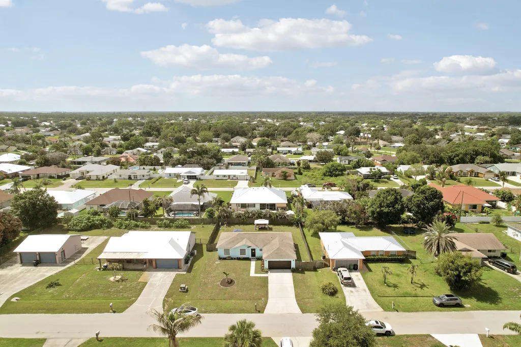 572 SW Bacon Terrace Port St Lucie FL 34953