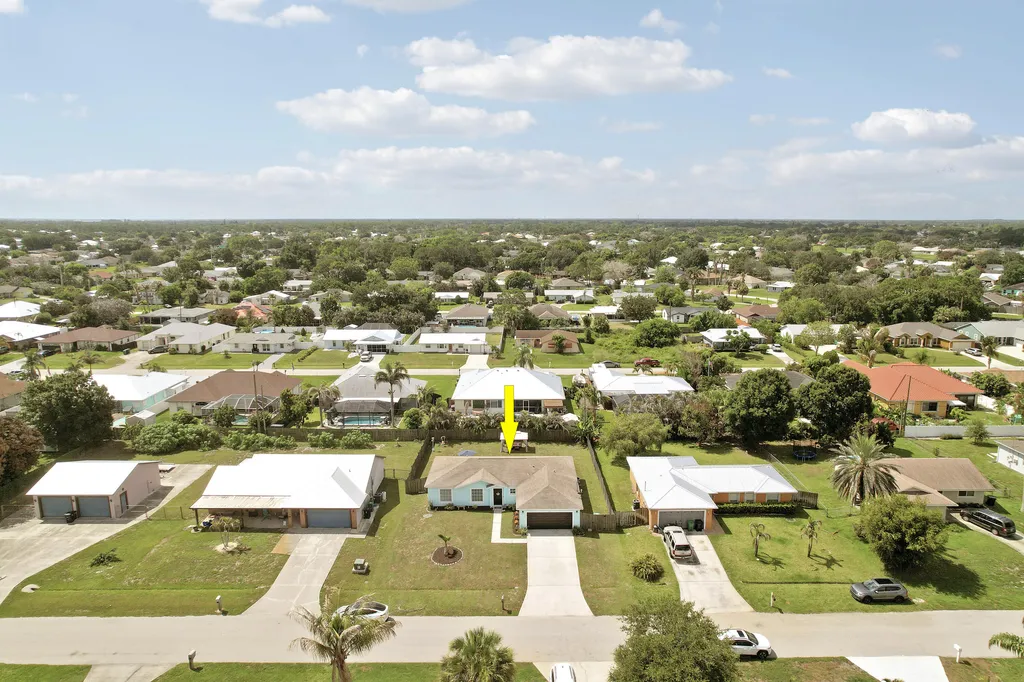 572 SW Bacon Terrace Port St Lucie FL 34953
