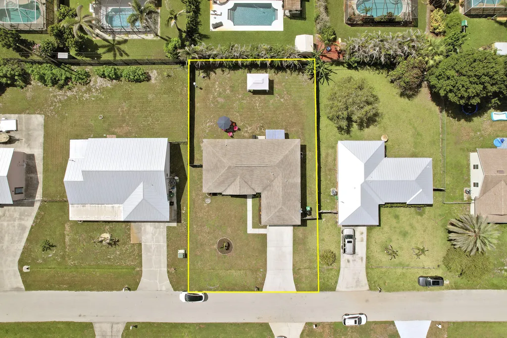 572 SW Bacon Terrace Port St Lucie FL 34953