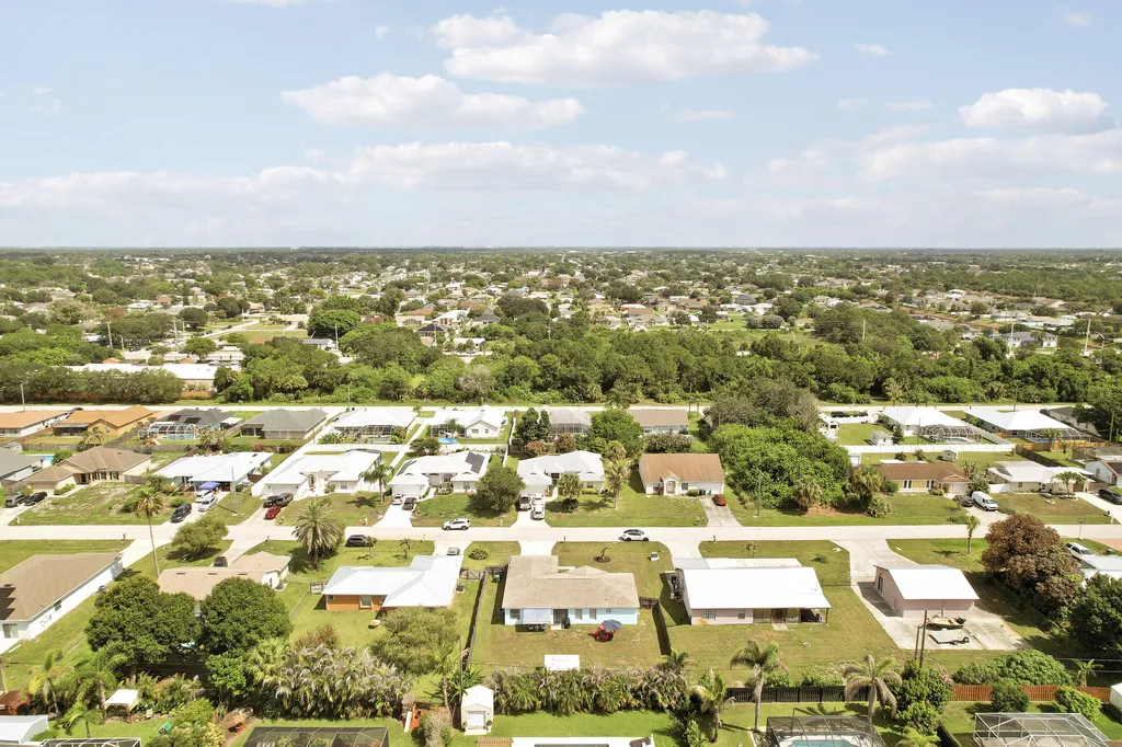 572 SW Bacon Terrace Port St Lucie FL 34953