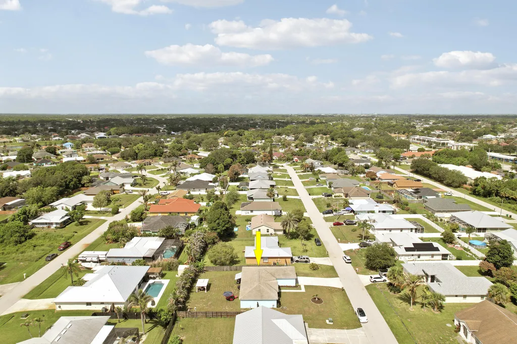 572 SW Bacon Terrace Port St Lucie FL 34953
