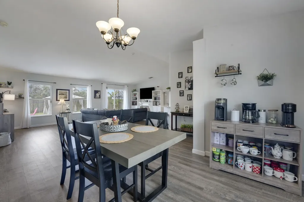 572 SW Bacon Terrace Port St Lucie FL 34953