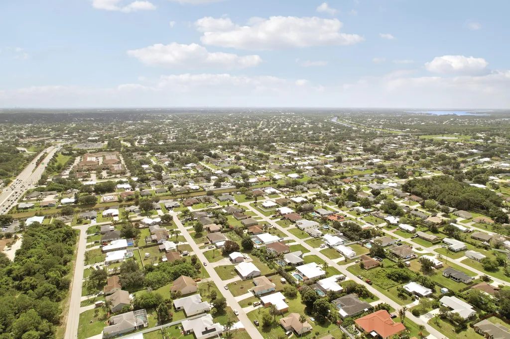 572 SW Bacon Terrace Port St Lucie FL 34953