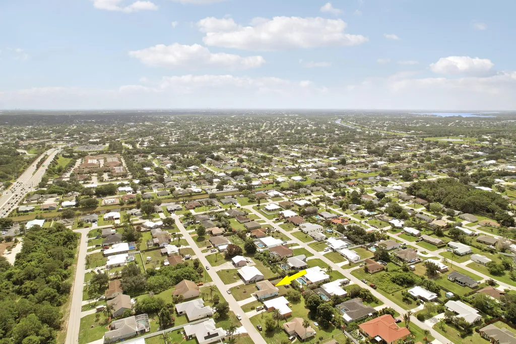 572 SW Bacon Terrace Port St Lucie FL 34953