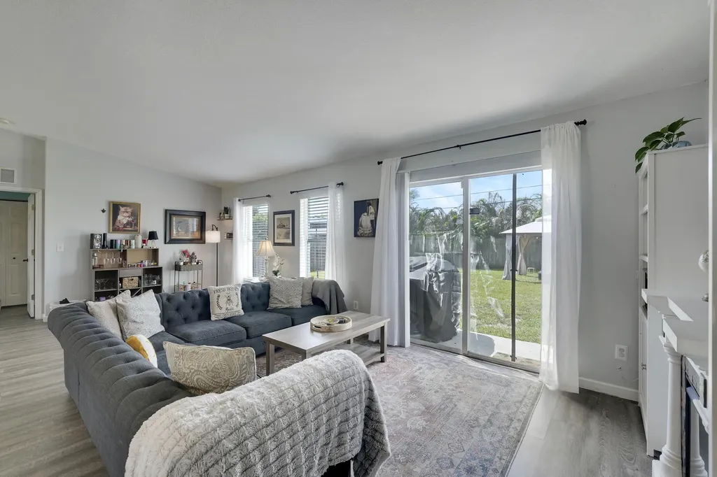 572 SW Bacon Terrace Port St Lucie FL 34953