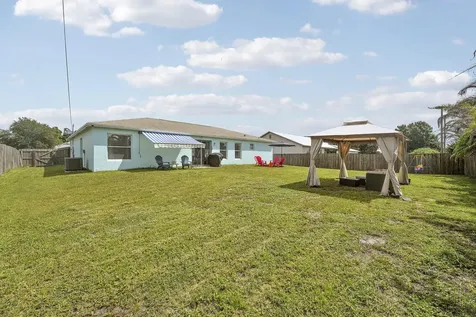 572 SW Bacon Terrace Port St Lucie FL 34953