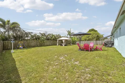 572 SW Bacon Terrace Port St Lucie FL 34953