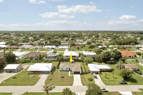 572 SW Bacon Terrace Port St Lucie FL 34953