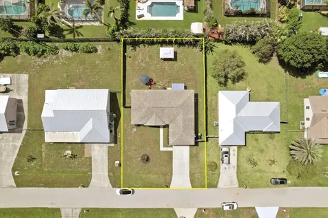 572 SW Bacon Terrace Port St Lucie FL 34953