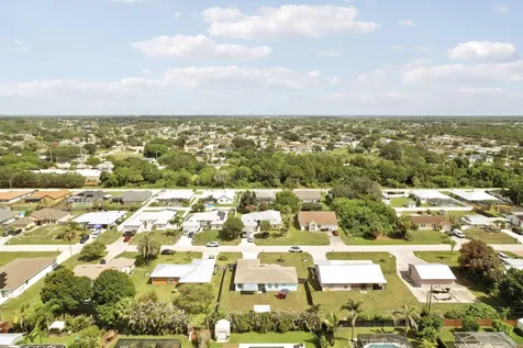 572 SW Bacon Terrace Port St Lucie FL 34953
