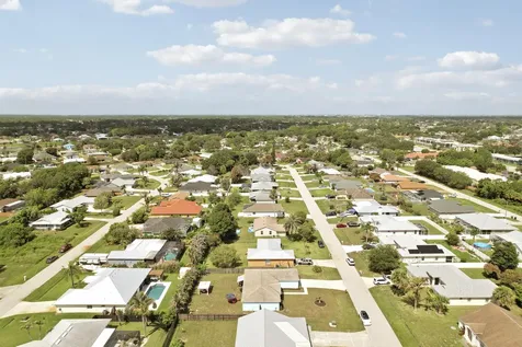 572 SW Bacon Terrace Port St Lucie FL 34953