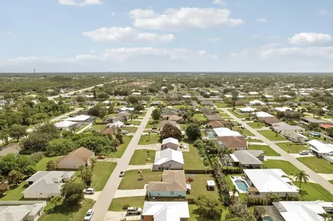 572 SW Bacon Terrace Port St Lucie FL 34953