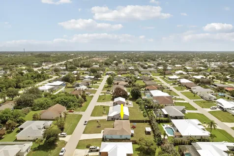 572 SW Bacon Terrace Port St Lucie FL 34953