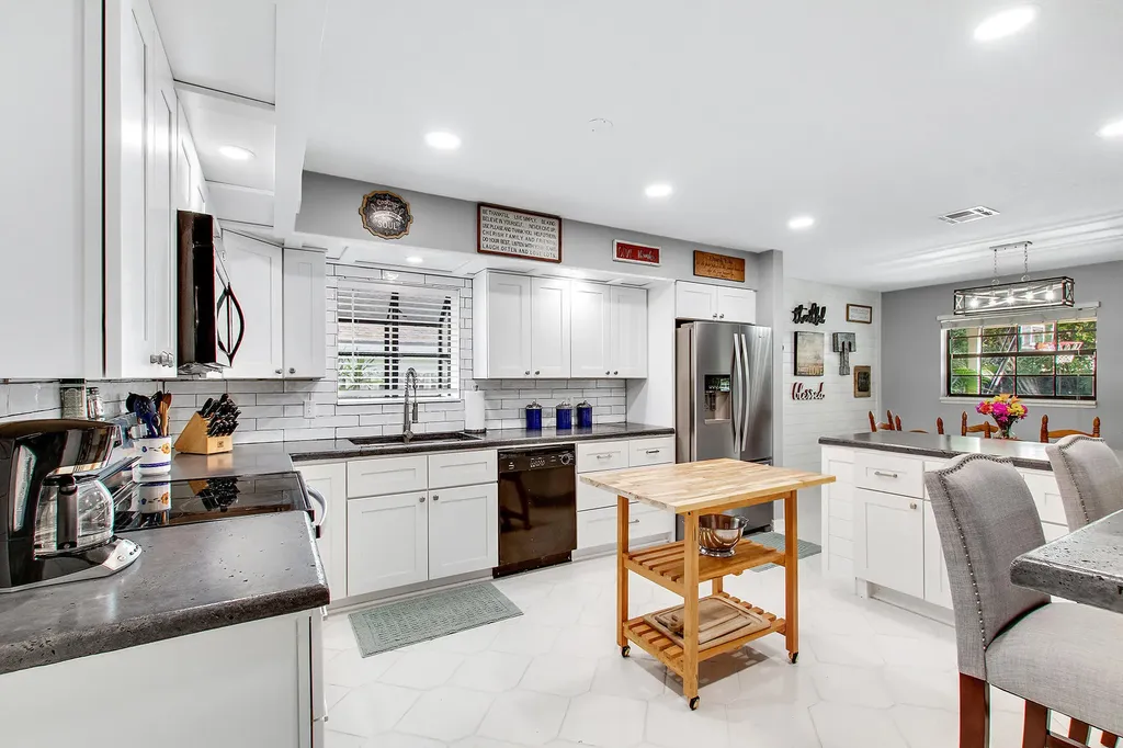 912 Blueberry Drive Wellington FL 33414
