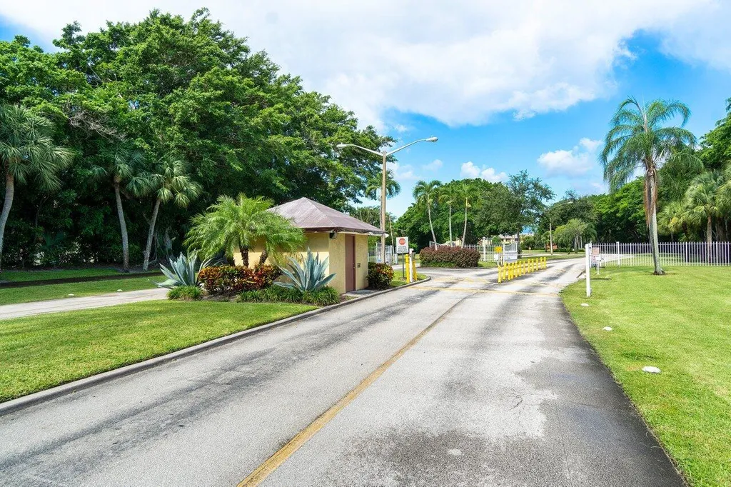 16422 Straw Way Delray Beach FL 33484
