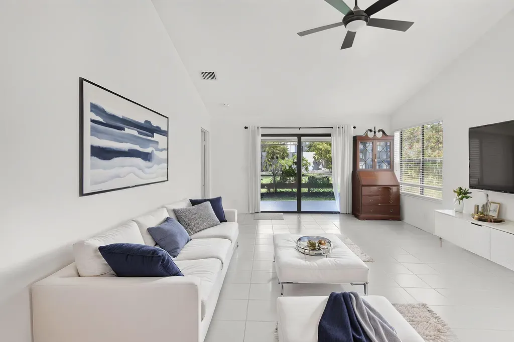 10984 Stafford Circle S Boynton Beach FL 33436