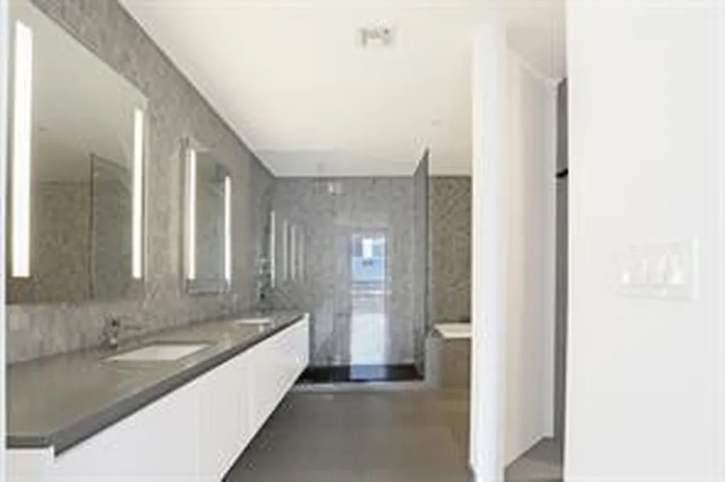 88 SW 7th Street Miami FL 33130