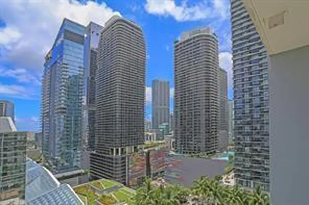 88 SW 7th Street Miami FL 33130