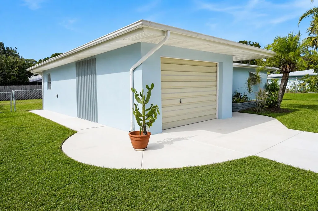 609 Ash Street Port St Lucie FL 34952