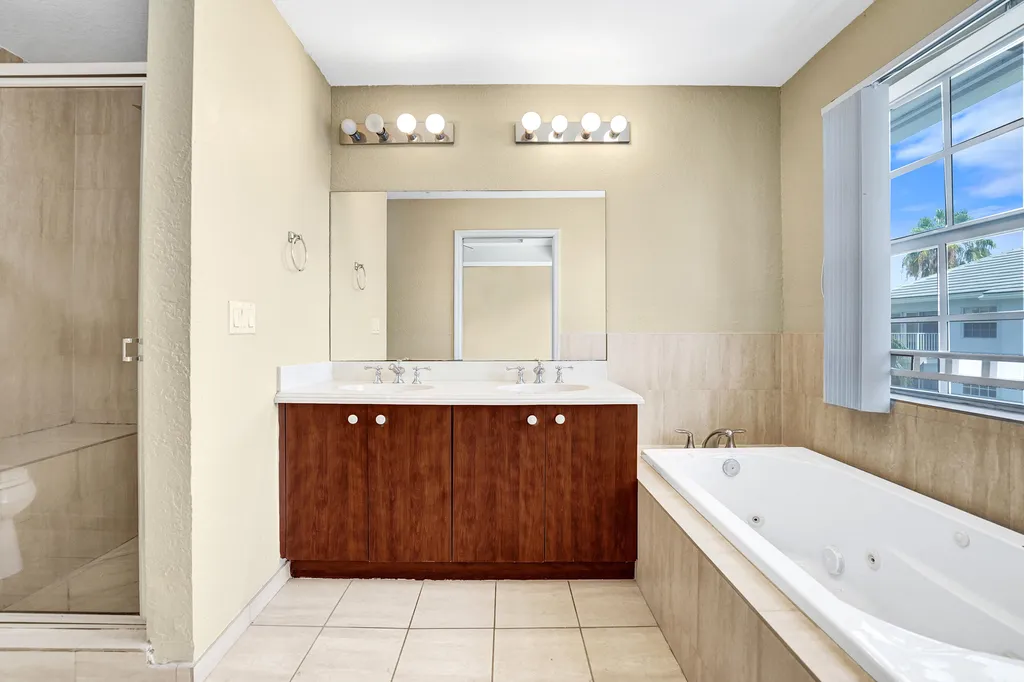 2725 NE 8th Avenue Wilton Manors FL 33334