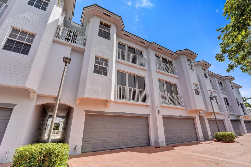 2725 NE 8th Avenue Wilton Manors FL 33334