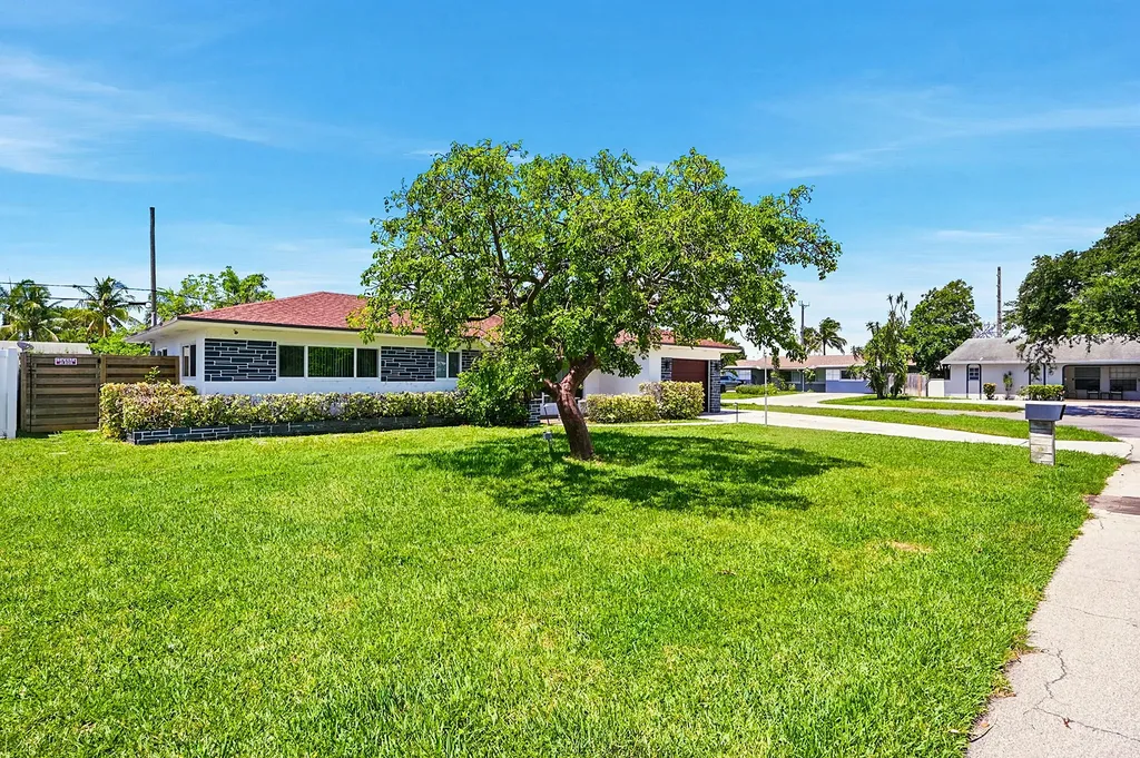 200 NE 28th Terrace Boca Raton FL 33431