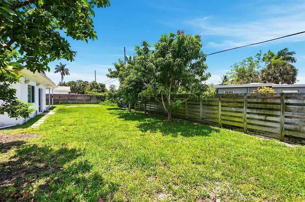 200 NE 28th Terrace Boca Raton FL 33431