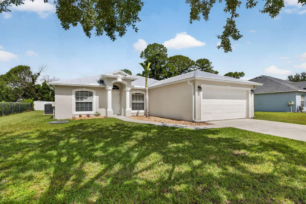 1666 SW Davis Street Port St Lucie FL 34953