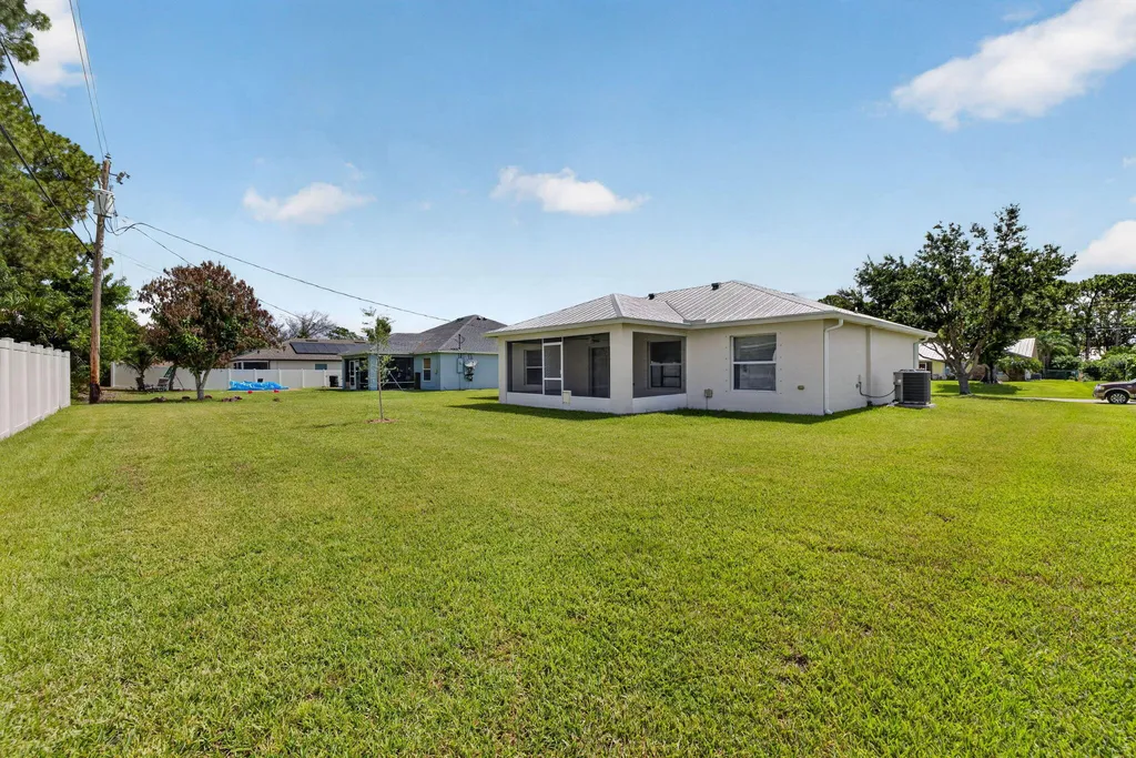1666 SW Davis Street Port St Lucie FL 34953