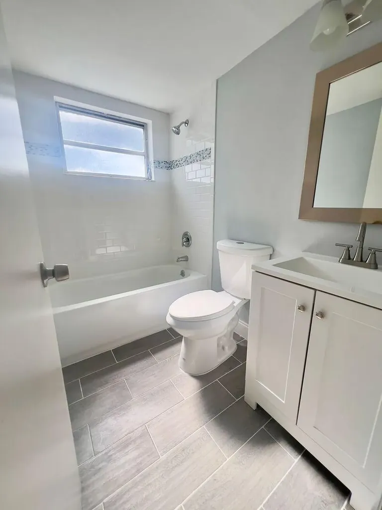 665 Glouchester Boca Raton FL 33487