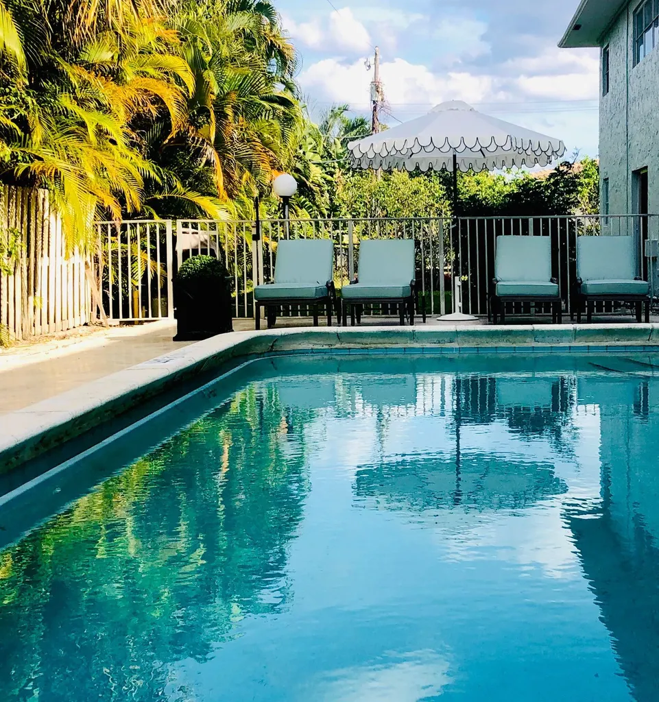 665 Glouchester Boca Raton FL 33487