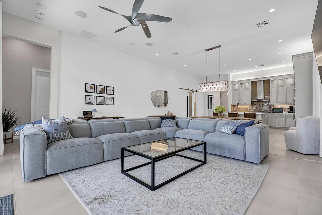 9046 Chauvet Way Boca Raton FL 33496