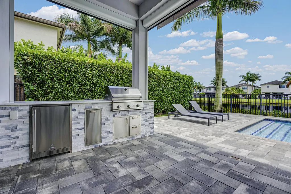 9046 Chauvet Way Boca Raton FL 33496