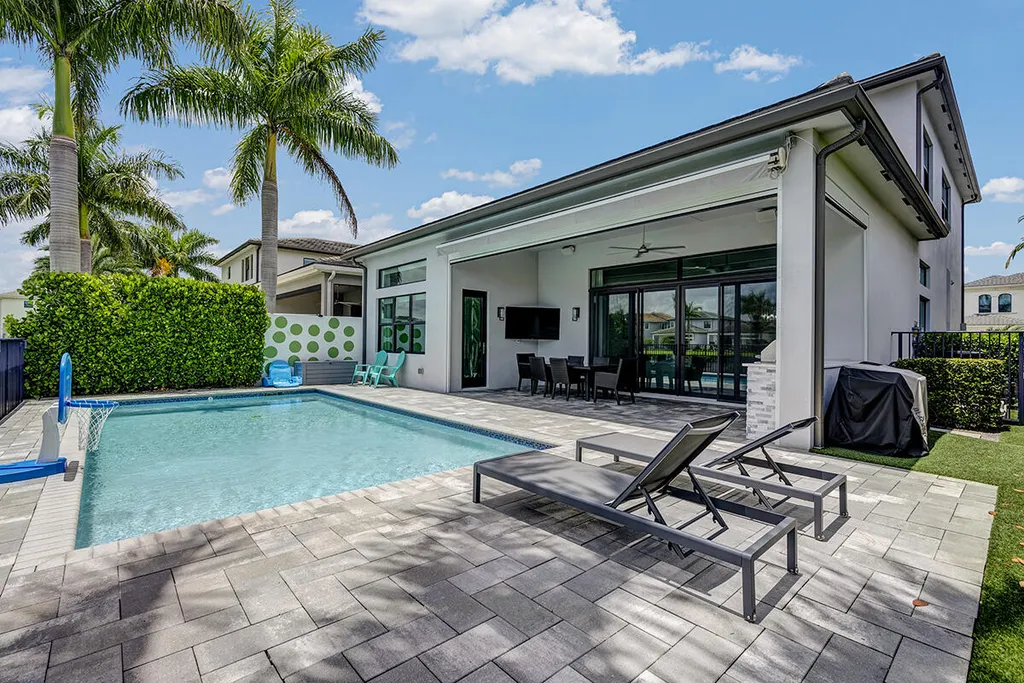 9046 Chauvet Way Boca Raton FL 33496
