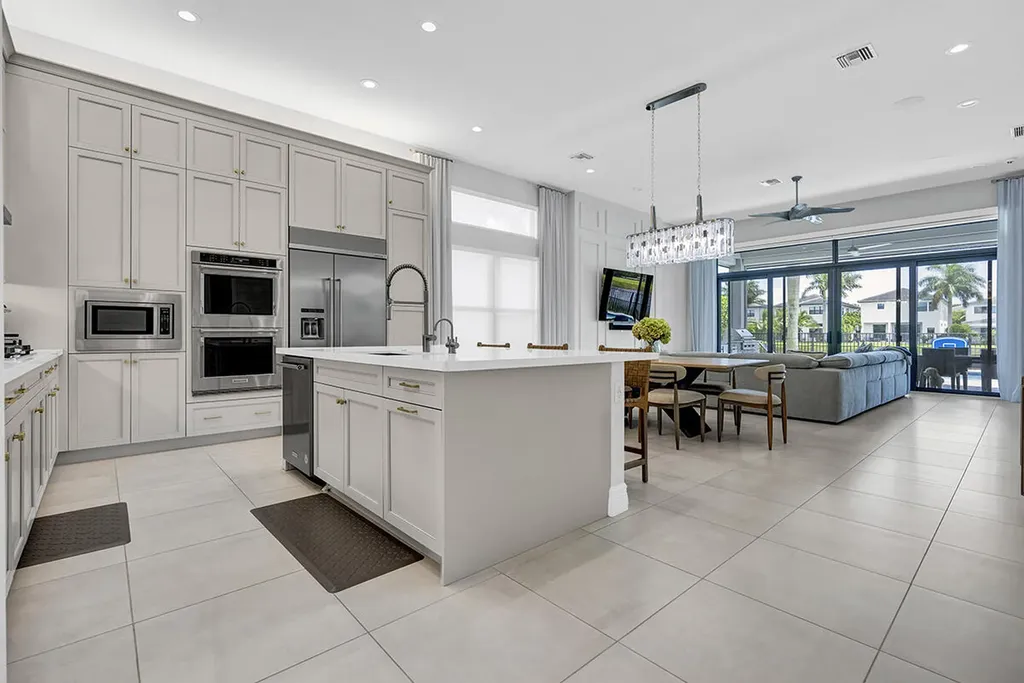9046 Chauvet Way Boca Raton FL 33496