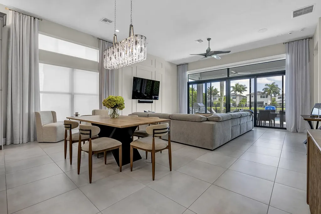 9046 Chauvet Way Boca Raton FL 33496