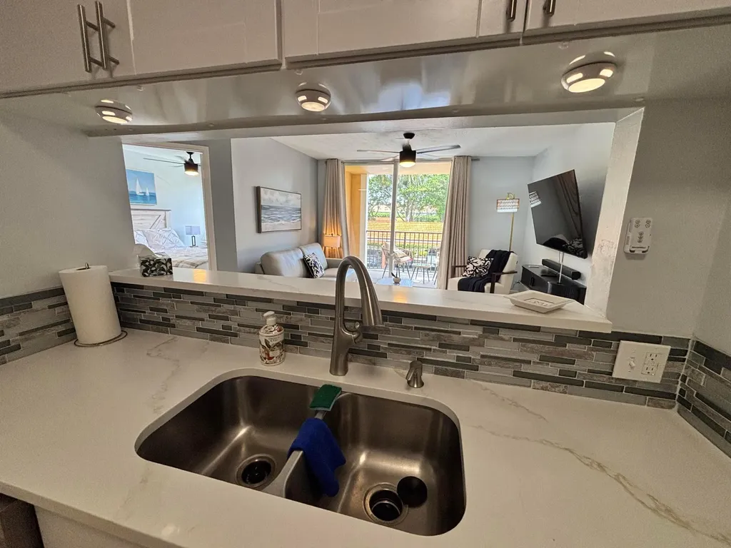 123 Yacht Club Way Hypoluxo FL 33462