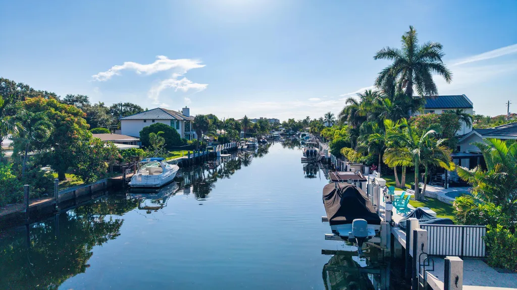 2441 NE 48th Court Lighthouse Point FL 33064